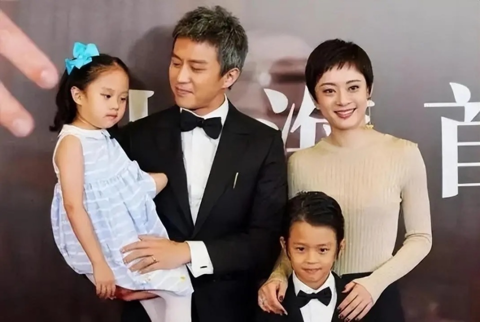 44岁邓超跟41岁孙俪离婚,但仍住在一起?狗仔回应了