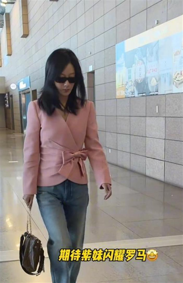 杨紫现身剧宣活动，皮肤煞白假面，笑起来青筋暴起没眼看_腾讯新闻