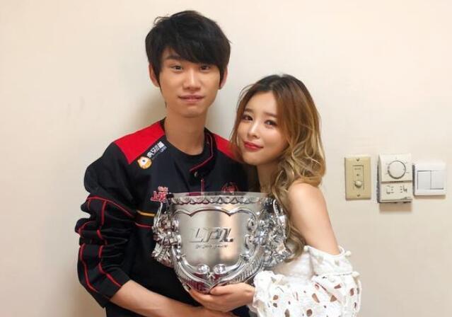 陈少杰事件发生后,doinb至今没消息,糖小幽的举动被网友吐槽_腾讯新闻