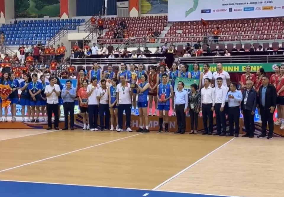 0-2！3-2！越南女排创历史 翻盘泰国单站夺魁 冯坤老公被喊下课
