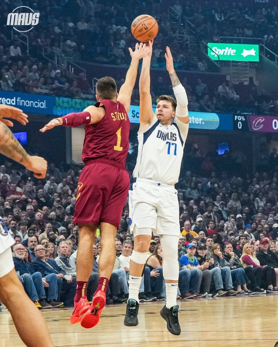 nba神剧情斯特鲁斯后场三分绝杀东契奇45149技犯联盟第一