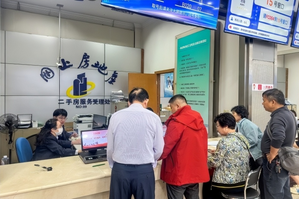 上海二手同比转正：是房东扛出的企稳，不是买家推起的反转_腾讯新闻