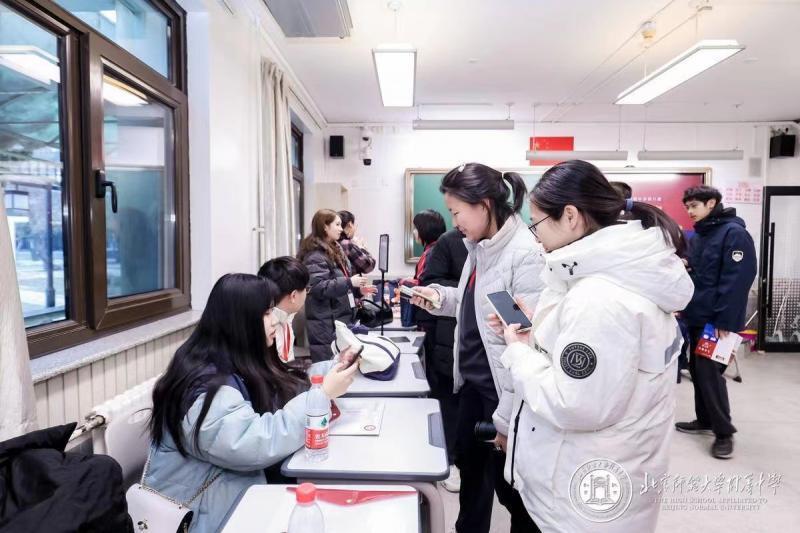 北京師大附中舉辦專業超市活動300餘名校友回校助力學弟學妹選專業