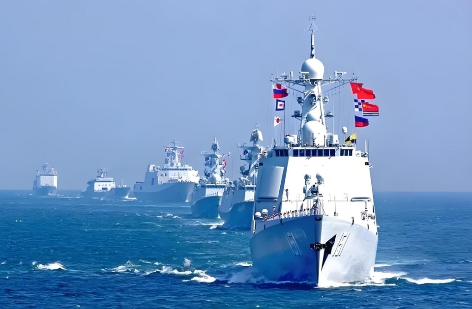 中俄7舰出动,选择湛江东部海域举行联合演习