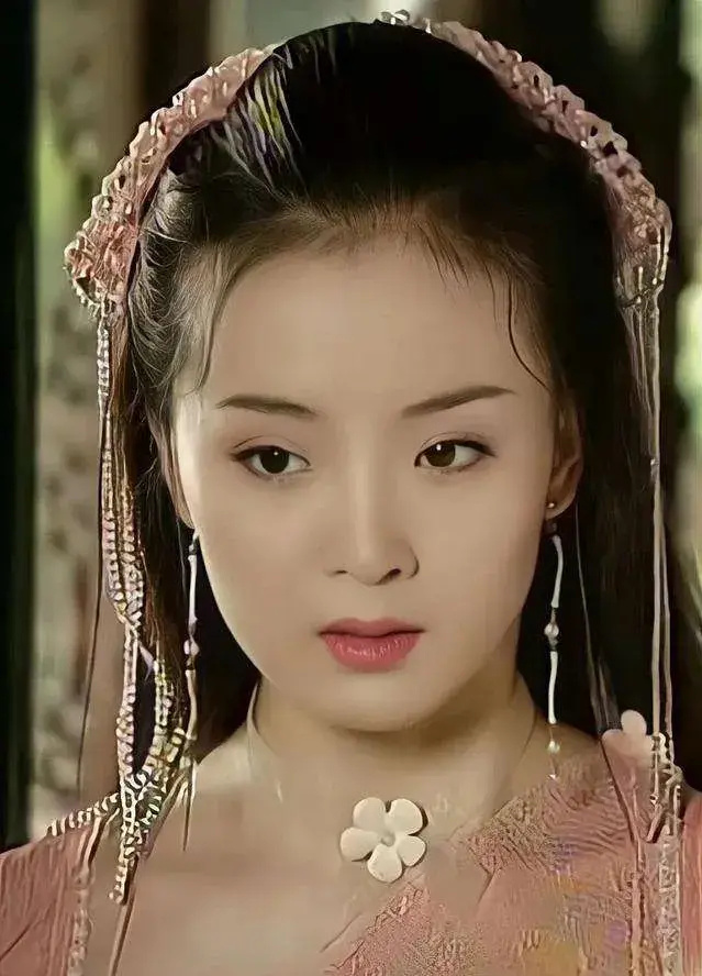 王艳和温峥嵘同框,才知道,嫁给豪门和嫁给爱情哪个更幸福