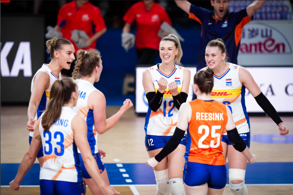 荷兰女排0-3输美国队,减7.29分,中国女排的奥运资格稳了