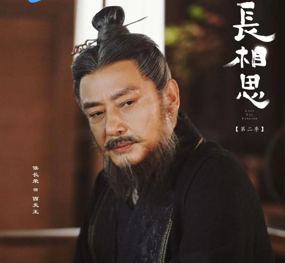 侯长荣年轻时也是玉面小生,是87版《红楼梦》里公认的,长得最漂亮的