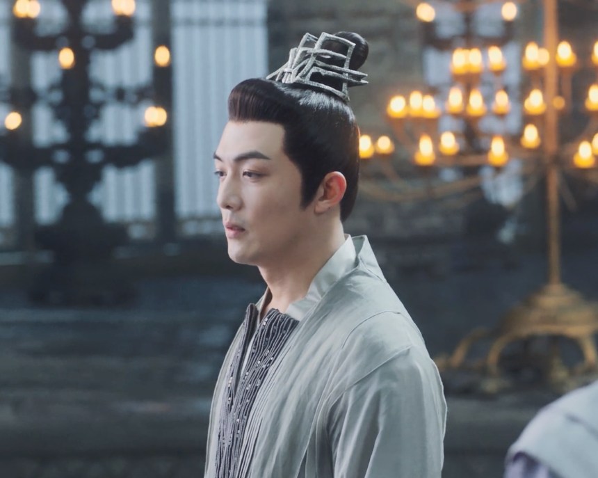 李泽锋饰演的神界掌事大佬,驼背塌肩:《千古玦尘》里传说中地位最高的