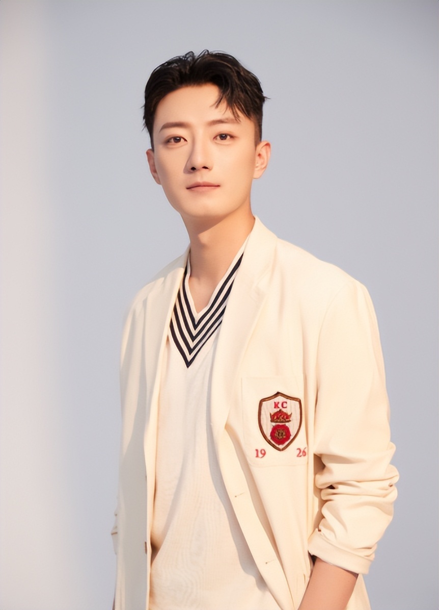 一架钢琴26万,父亲是退休官员,疯狂接单的苏小玎,哪需要这么努力?