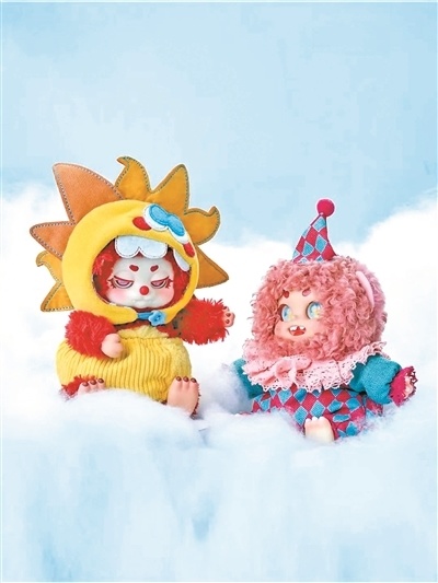 4月初,某国外女团成员在社交平台发布了一张抱着中国潮玩品牌旗下玩具