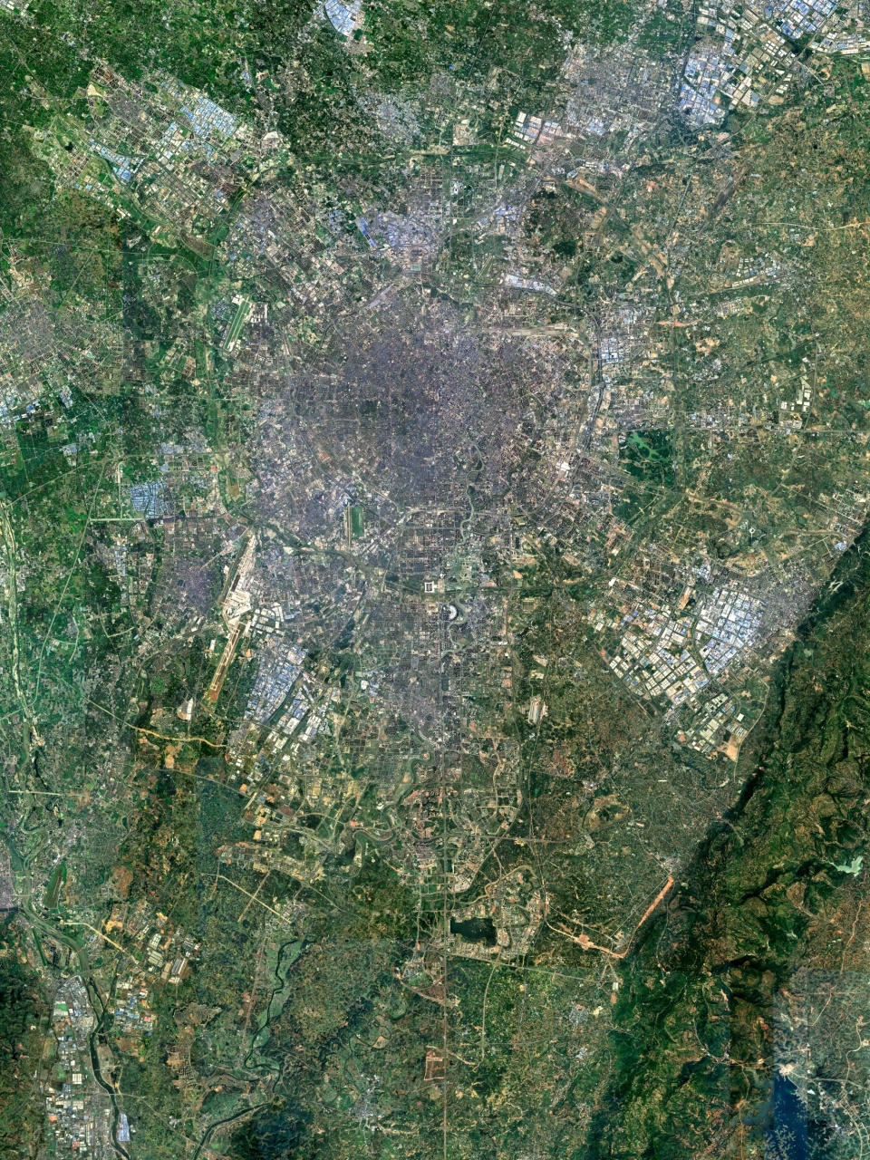 成都卫星图东进南拓西控中优北改中心南移主城空心化