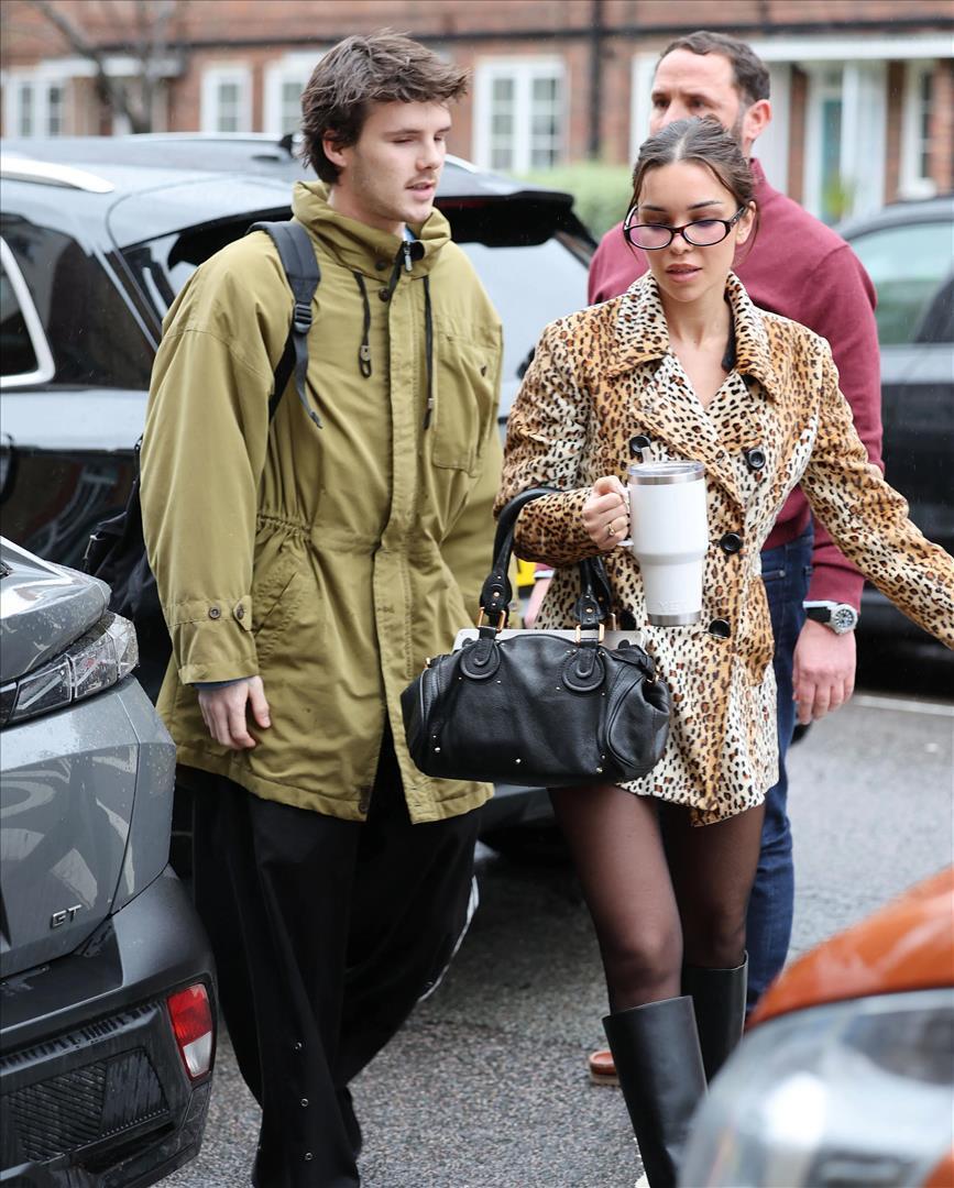 被指责攻击哥哥后，贝克汉姆幼子携女友外出，女友长得像母亲-腾讯新闻