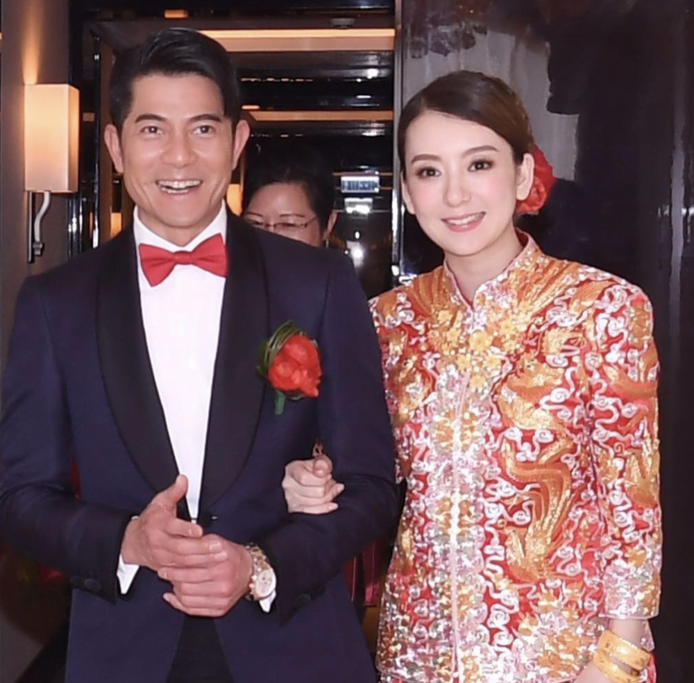 李坤城爷孙恋落幕后,又一对父女恋修成正果,马国贤娶小20岁妻_腾讯