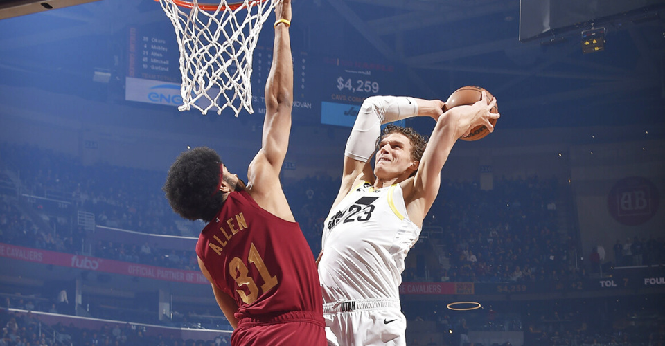 湖人得到25 8球星?可以效仿雄鹿那样打双塔