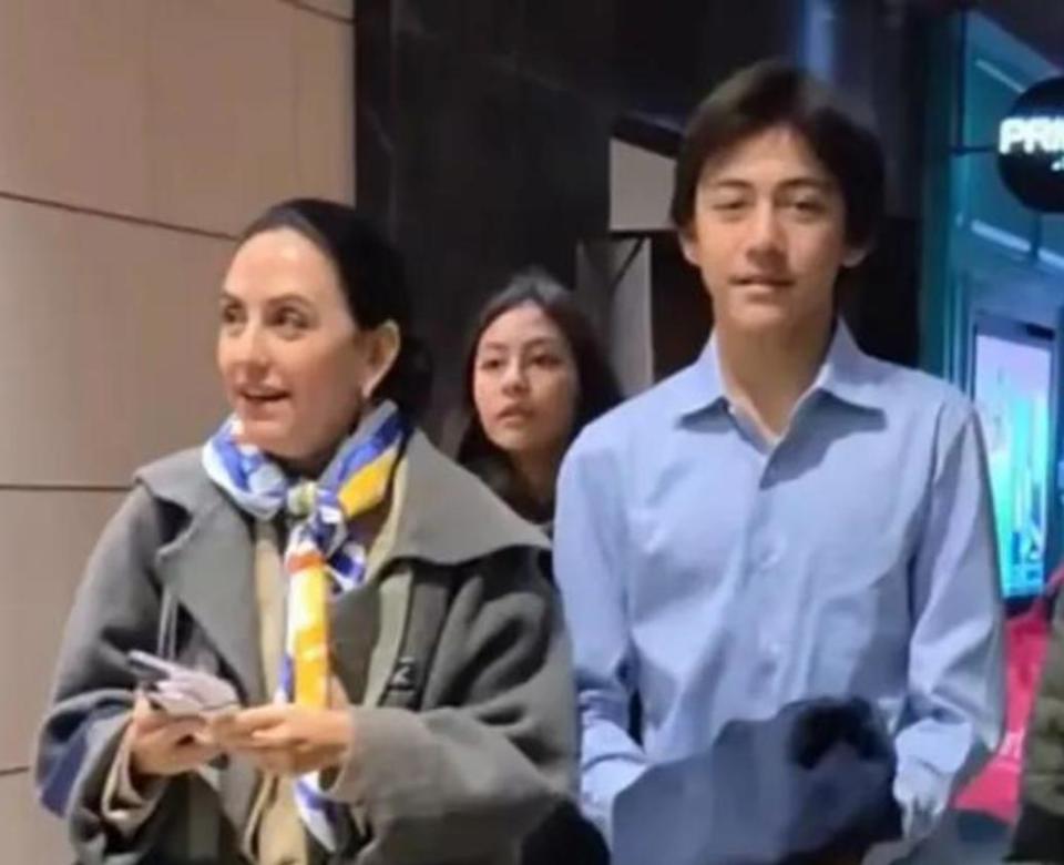 14岁诺一上法国新闻，长小胡子变化大，褪去混血感笑起来好像刘烨_腾讯新闻