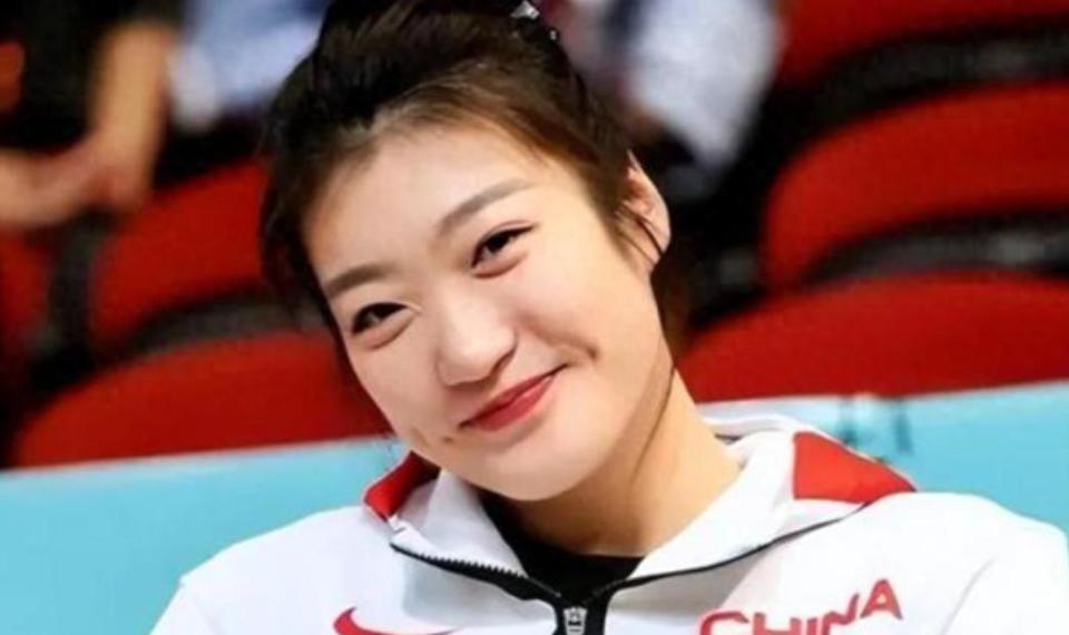 中国女篮最硬的王牌，为什么突然不要了？李梦到底犯了什么错？