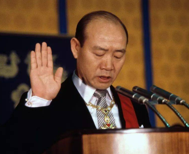 全斗焕的功与过：韩国最唾弃的独裁者，但是却是成就汉江奇迹的人_腾讯新闻