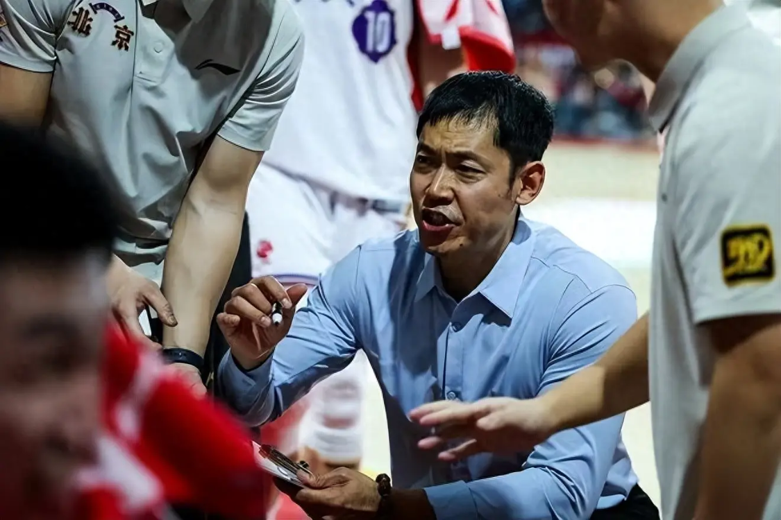 全場正負值最低的國手！12投8鐵+在場輸28分，球迷：節奏版艾倫？ - 