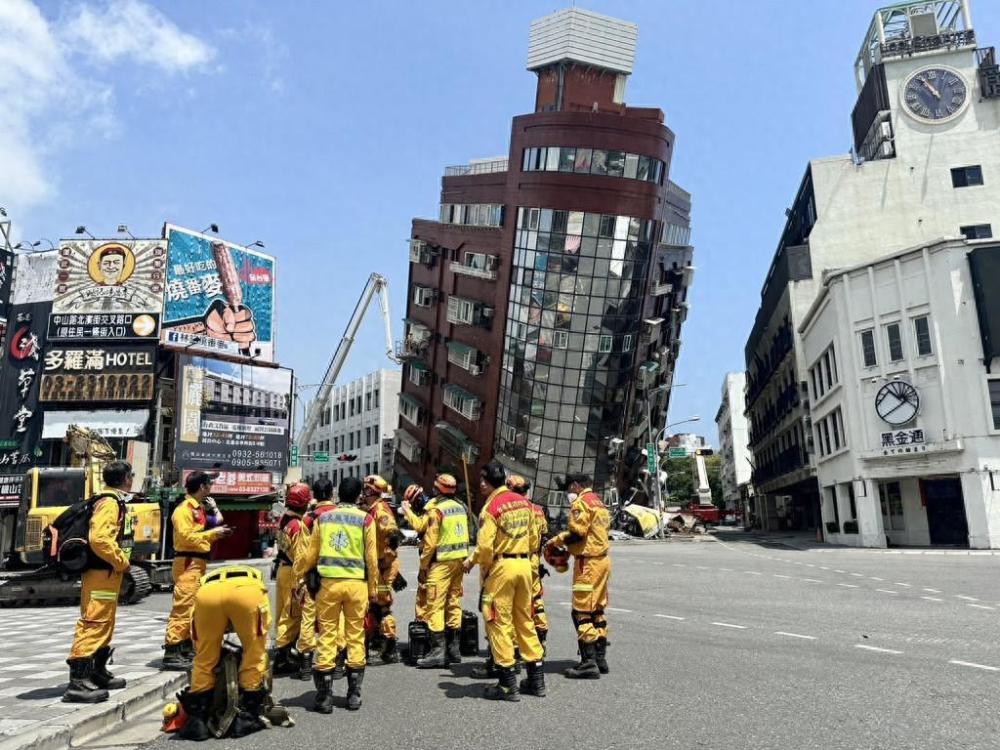 台湾7.3级地震致全台7死711伤77人受困，花莲倾斜大楼仍有1人失联_腾讯新闻