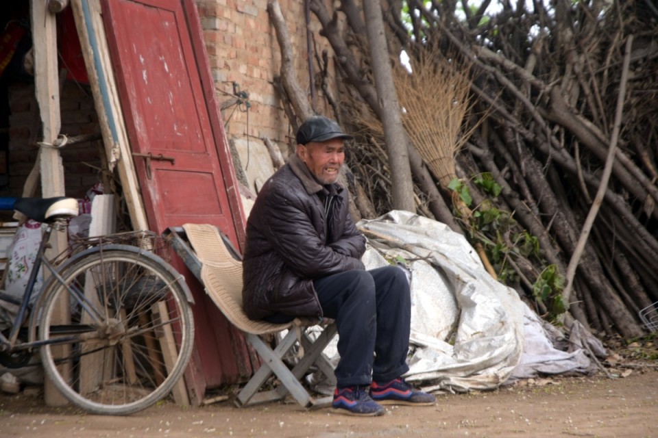 三农领域创作者 政协委员提议建立农民退休制度,让农村老人有尊严地