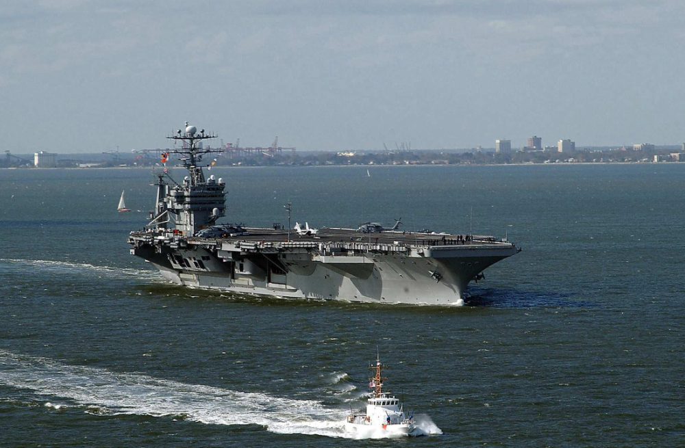 美军四路来犯国防部划红线美航母知难而退