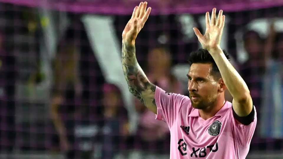 高下立判6巨星膜拜梅西700球足坛唯一espn嘲讽c罗点球王