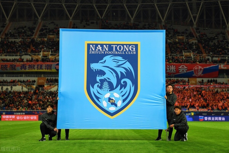 南通球迷挑完申花又惹泰山,不应成海港"马前卒"