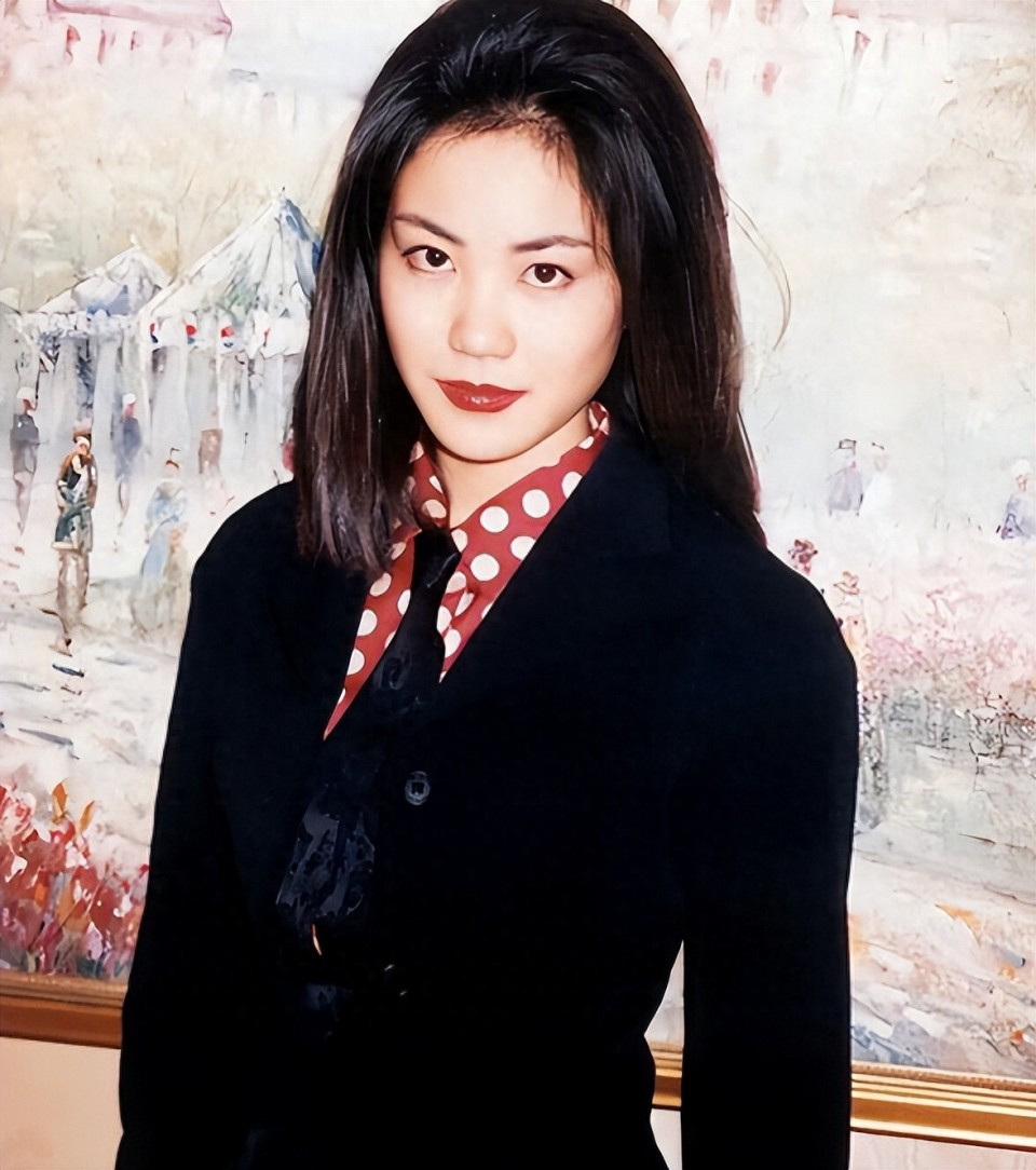 杨澜的爆料 撕下了王菲的“遮羞布” 难怪谢霆锋拒绝和她结婚