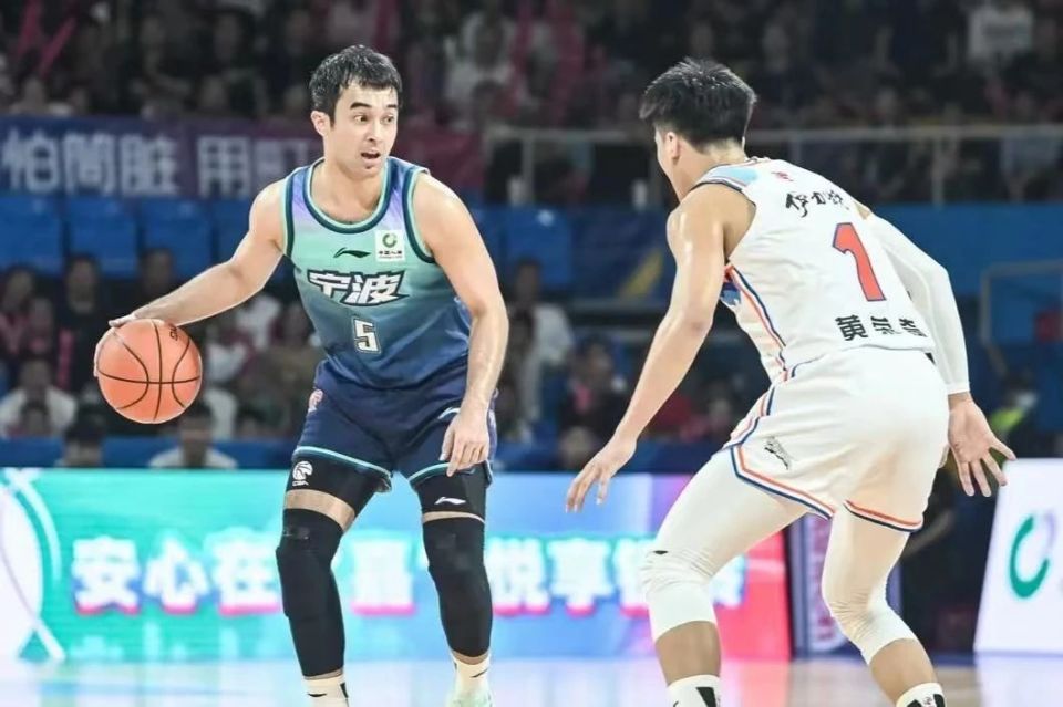 虎父无犬子阿尔斯兰两战49分广东男篮打通他的任督二脉