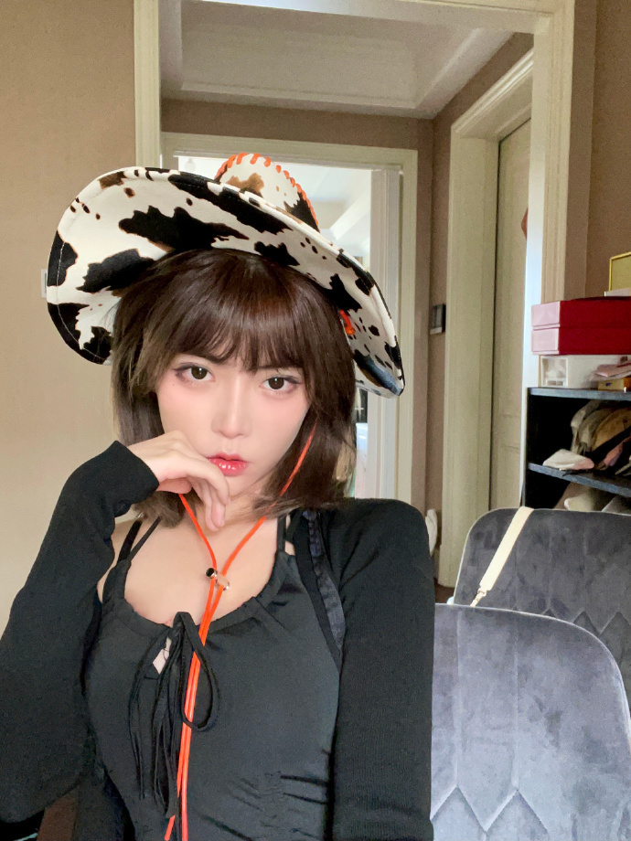 周淑怡回应恋情风波致翻车粉丝要求其退网金主改名删粉丝牌子