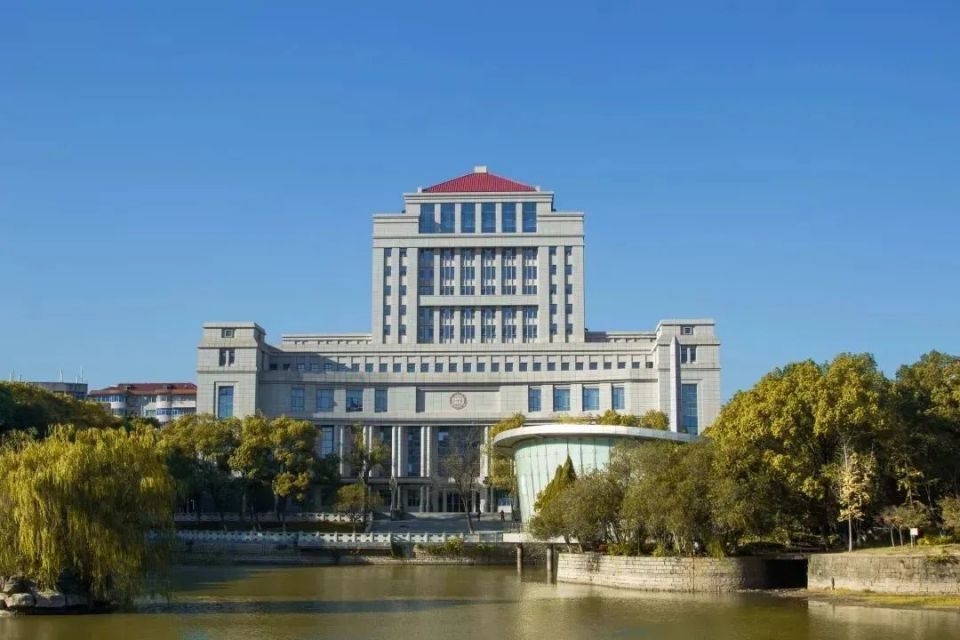 上海财经大学,中央财经大学和对外经济贸易大学,被称为"两财一贸",是