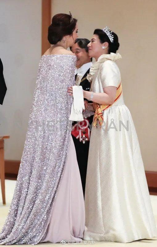 王室女性礼服背影大赏 最是那一转身的风情