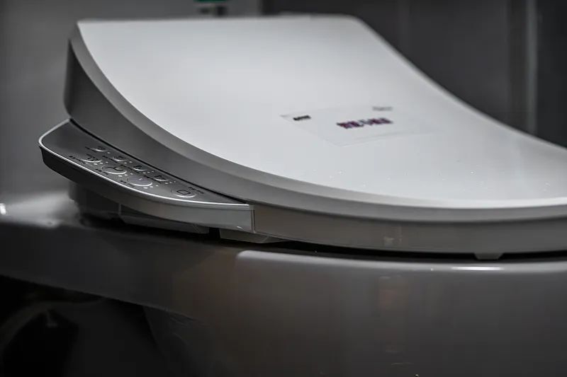 起火,漏电,烫伤 智能马桶这些乱象将上"紧箍咒" | 热聊_腾讯新闻