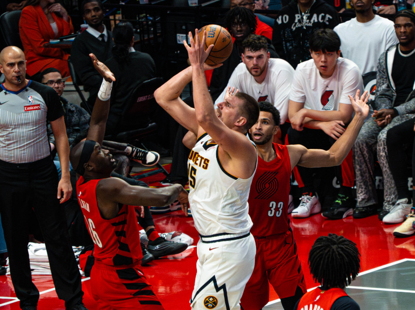 四位首發倒下，陣容快湊不齊！NBA最無助豪門，這也是拋棄威少的代價 - 