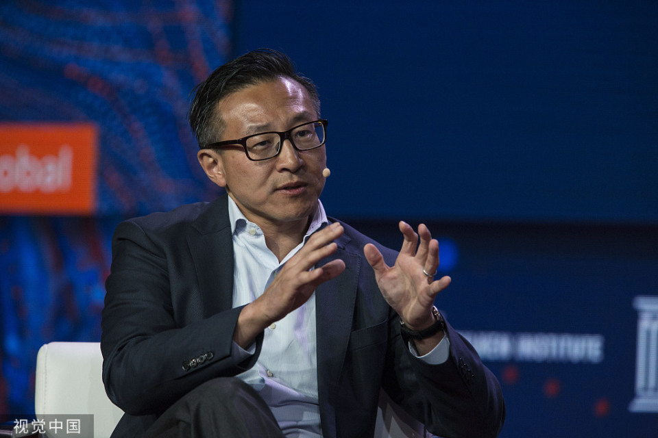 对于阿里巴巴集团的整体重组计划,蔡崇信称,"我们认为当前和可预见