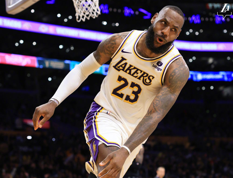 火箭客场八连败,詹姆斯小试牛刀,乌度卡被逐-腾讯新闻