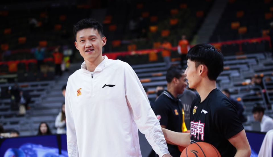 唏嘘周鹏战老东家广东队未获致敬这不是冠军豪门该有的格局