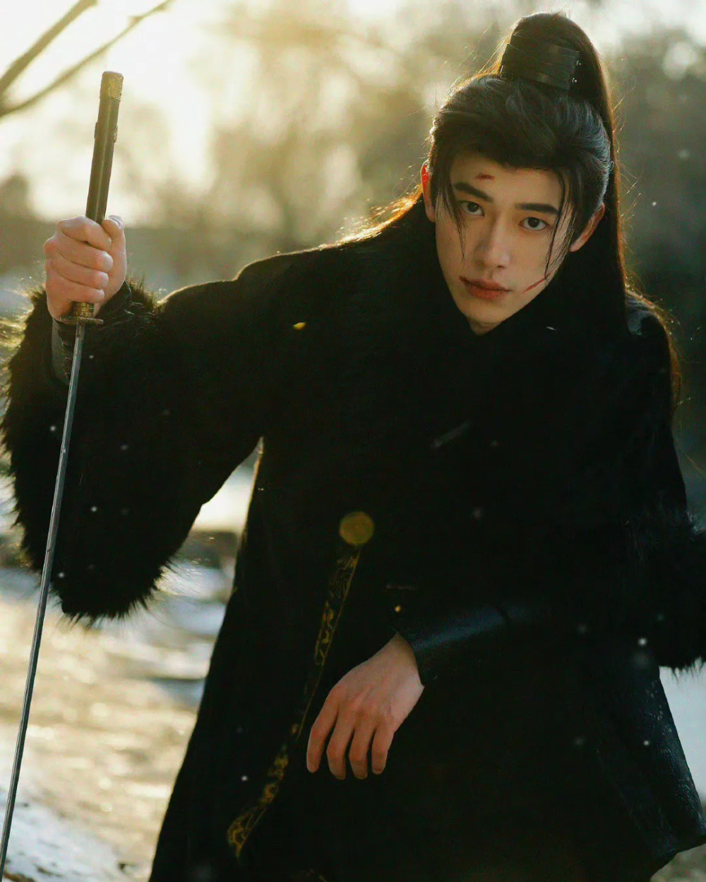 陈都灵首部一番古偶剧开机,男主演了《与凤行》,长相酷似邓伦