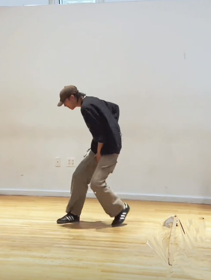 伊能静儿子跳女团舞,动作流畅表情自信,穿男装超帅气_腾讯新闻