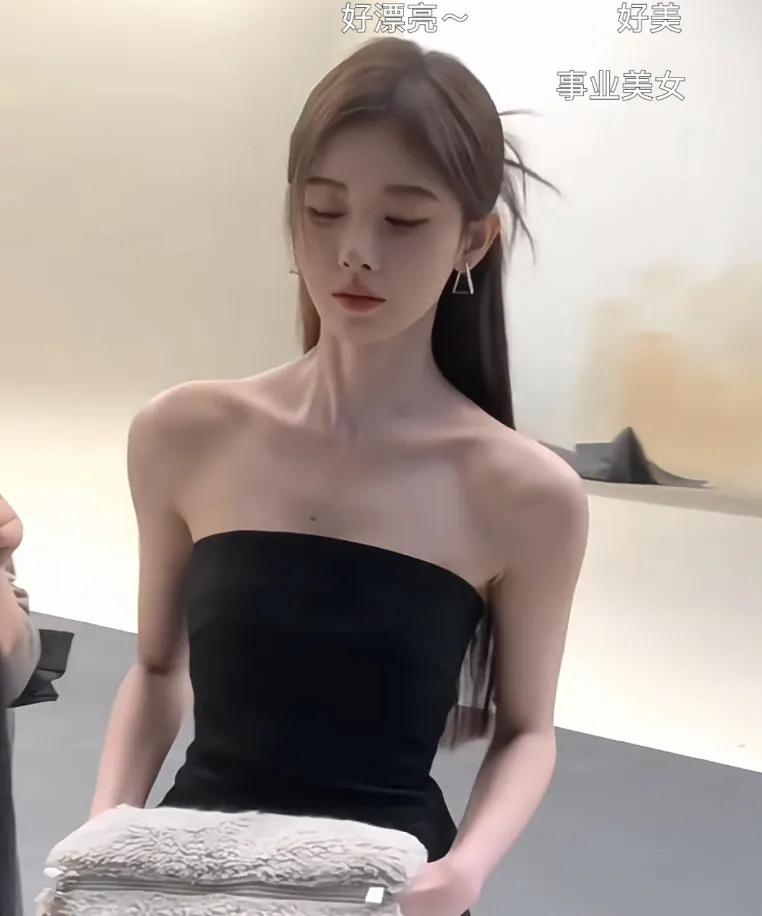 鞠婧祎为显头小做了肩膀医美,肩头凸起画风诡异_腾讯新闻