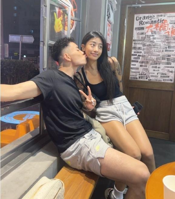 李添荣女友晒假期动态!两人互动曾曝光王哲林私下点评辽宁男篮