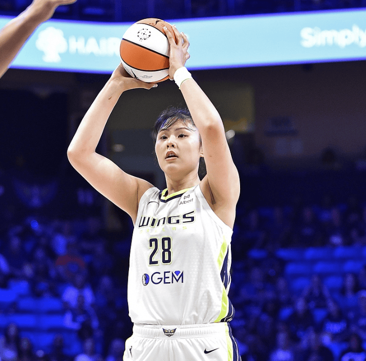 李月汝火力全开！5胜2负成球队王牌，强势压制联盟第二中锋