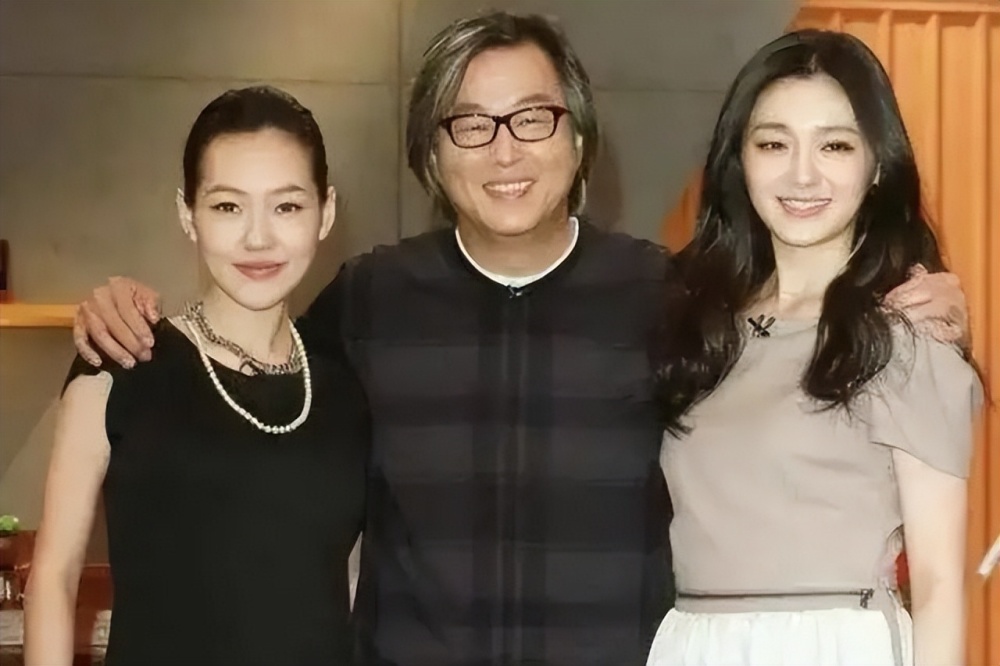 王伟忠把两人送上主持人舞台,后来还请杨登魁出面,解除了原经纪公司的