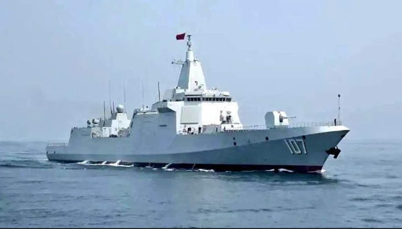 055型遵义舰编队，在悉尼东部海域航行，澳军方称“不构成威胁”