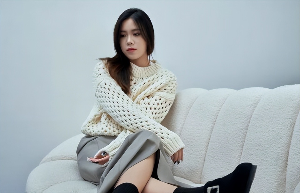 奥运冠军杨倩再陷争议,性感照曝光,网友呼吁应将心思多放训练上