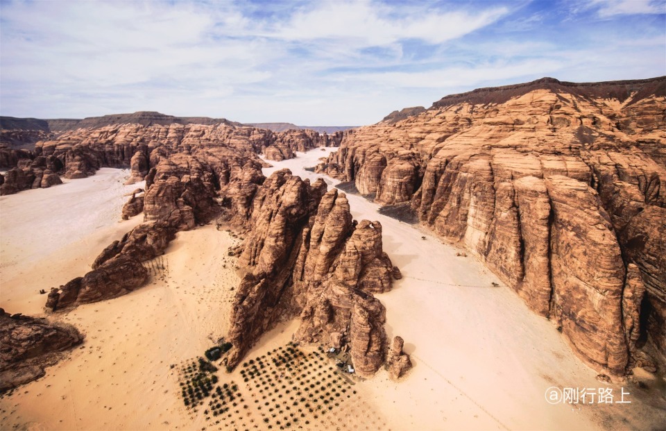 沙特阿拉伯丨一望无垠的沙漠中,感受到沙特古老的文化和传统