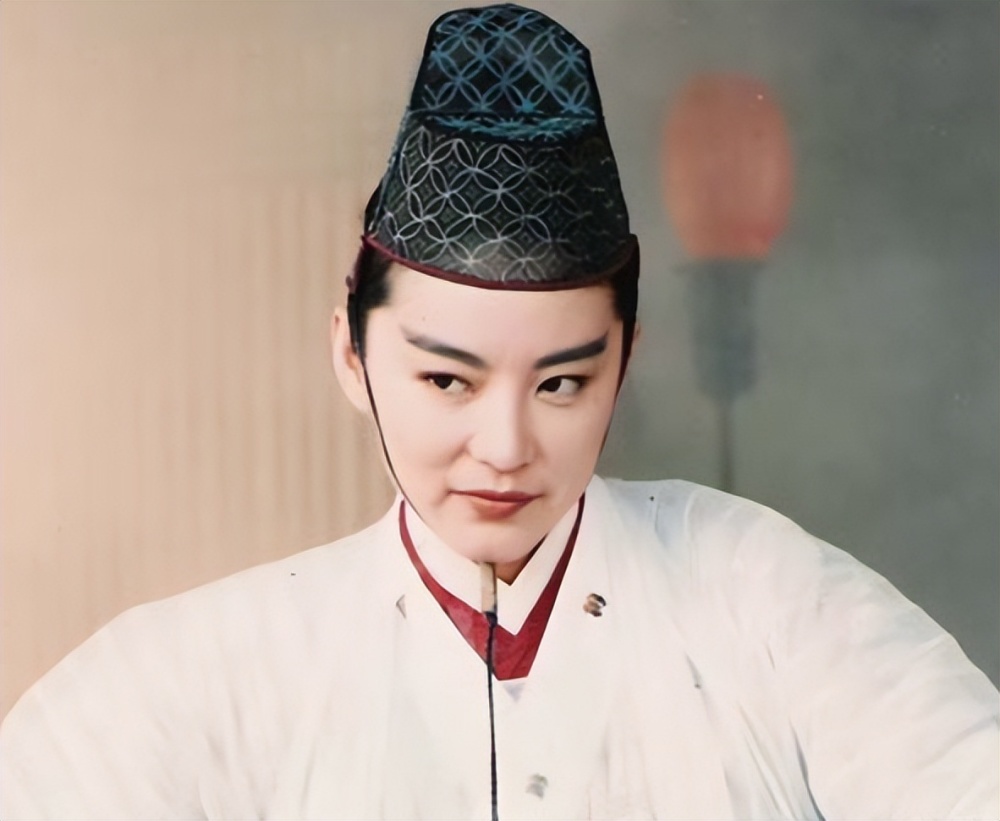 林青霞究竟算不算80年代第一美女看看她和巩俐的合照就有答案了