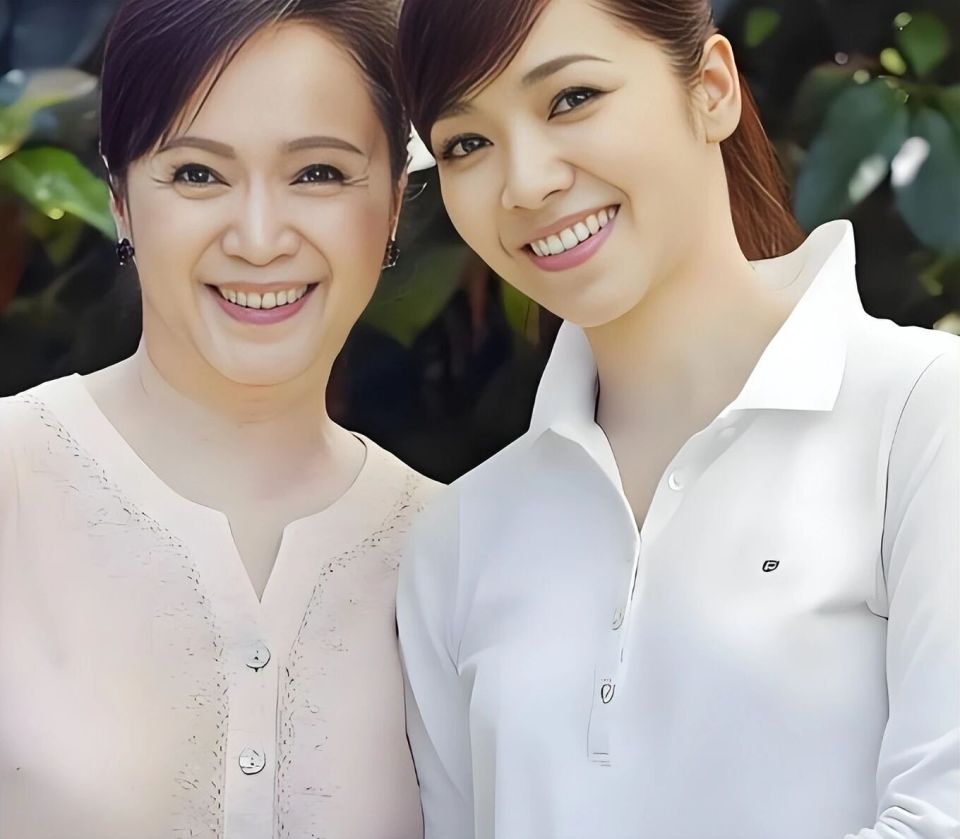 以为要重走妈妈的老路，结果逆袭成豪门贵妇，侯佩岑这一步走对了_腾讯新闻