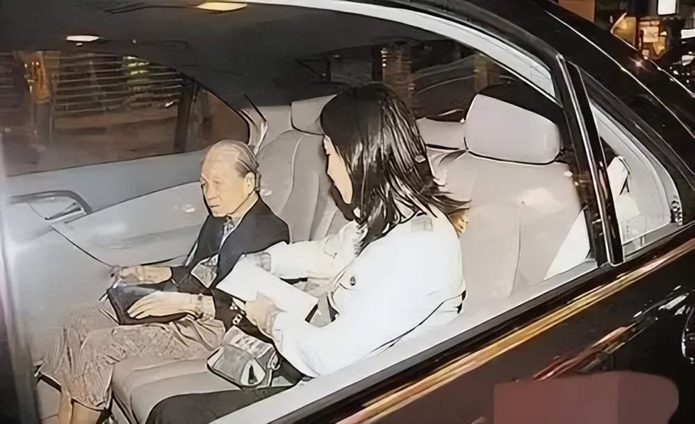 赌王家族的传说很多,何超琼和保姆晶姐这一段最打动我_腾讯新闻