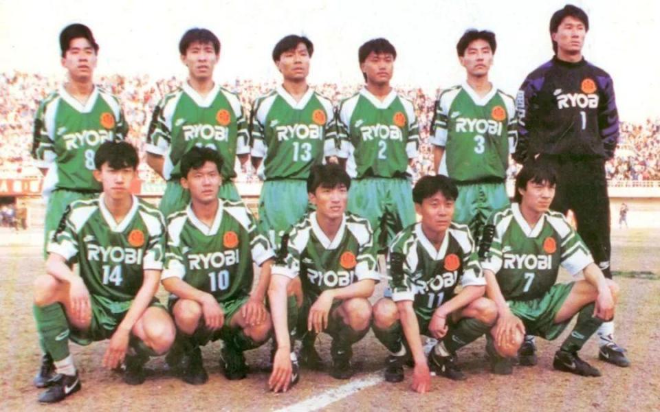 都在中前场,锋线上高峰,谢峰两匹快马,中场曹限东和胡建平两个指挥官